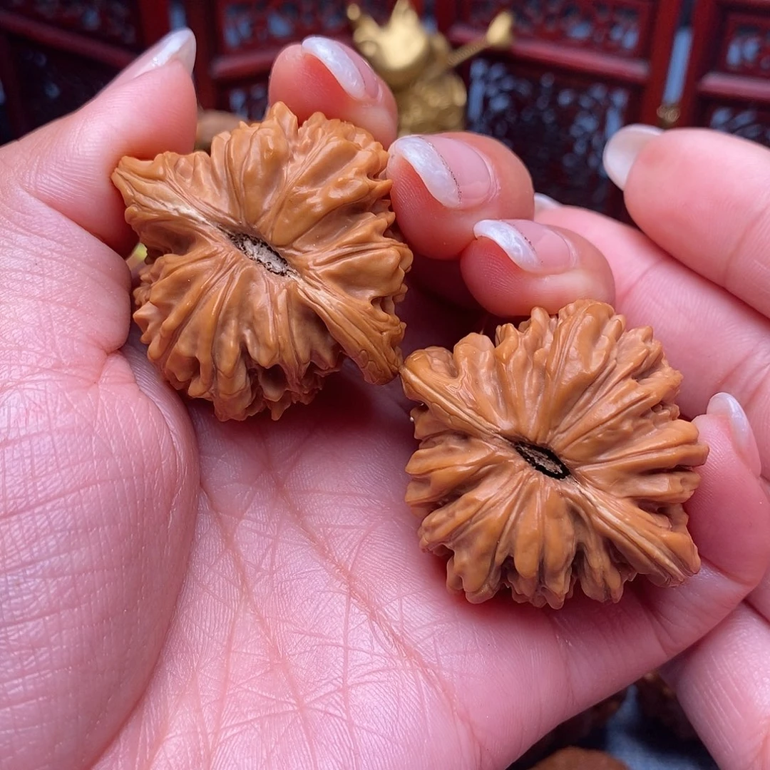 把件文玩核桃红皮山地楼42