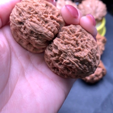 文玩核桃吊坠南疆