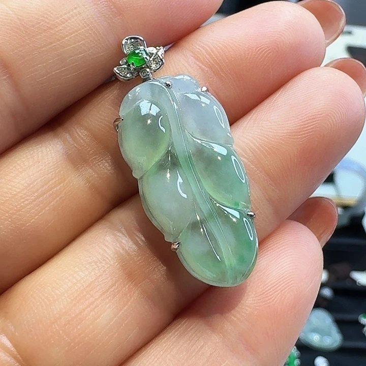 翡翠18K金镶嵌吊坠(赠链)叶子
