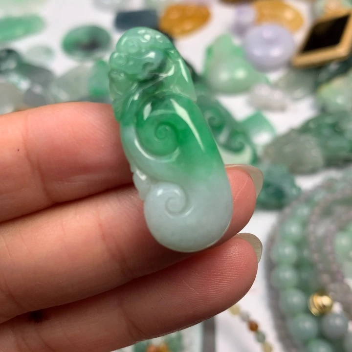 翡翠未镶嵌颈饰翡翠