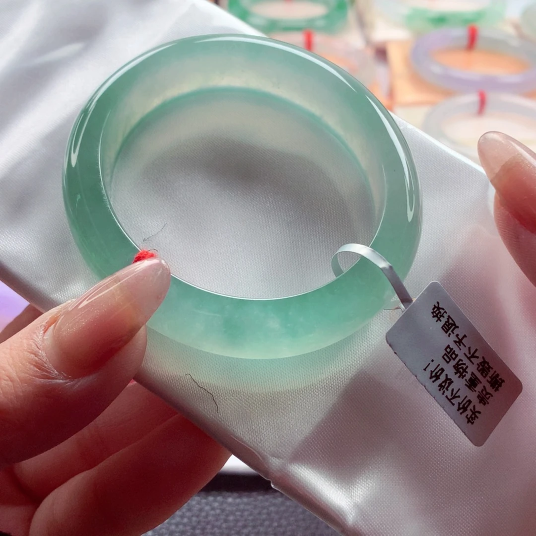 翡翠未镶嵌手镯（贵妃镯）师妹54贵妃宝石翠冰绿