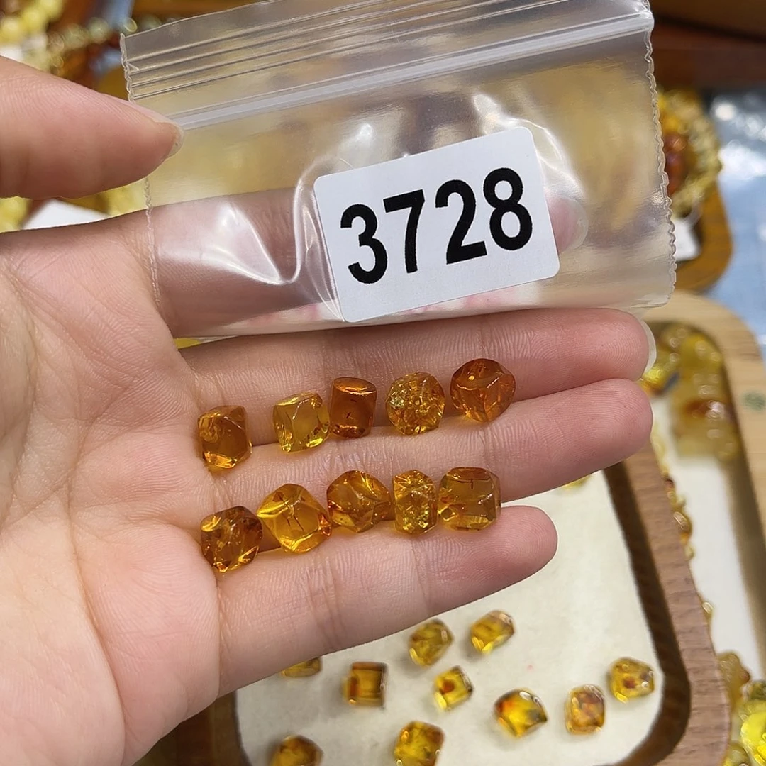 佳****琥珀未镶嵌珠宝奇石
