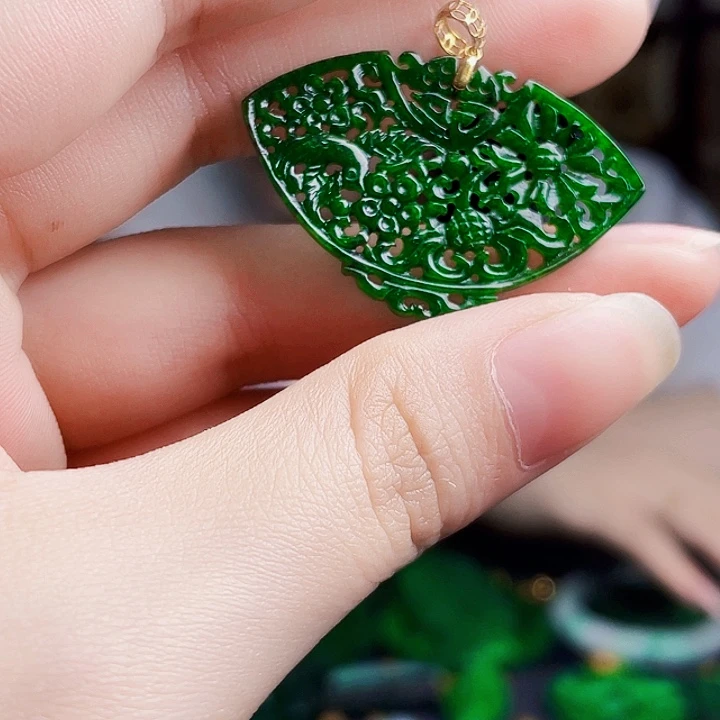 翡翠18K金镶嵌颈饰多样性