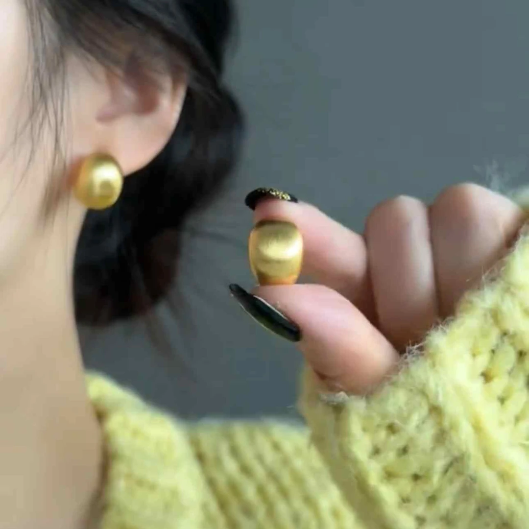 铜合金耳饰 金色拉丝弧形豆豆耳钉2024新款爆款小众独特耳环轻奢