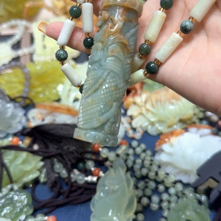 未镶嵌蛇纹石玉吊坠Z****店