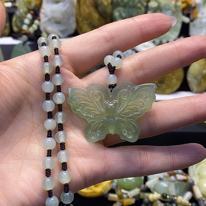 蛇纹石玉未镶嵌颈饰