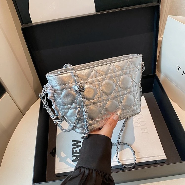 【Disen迪奢专属】轻奢时尚女士斜挎包-8 黑/白/红/银