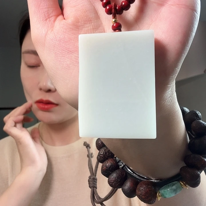 B***S和田玉（糖玉）未镶嵌颈饰