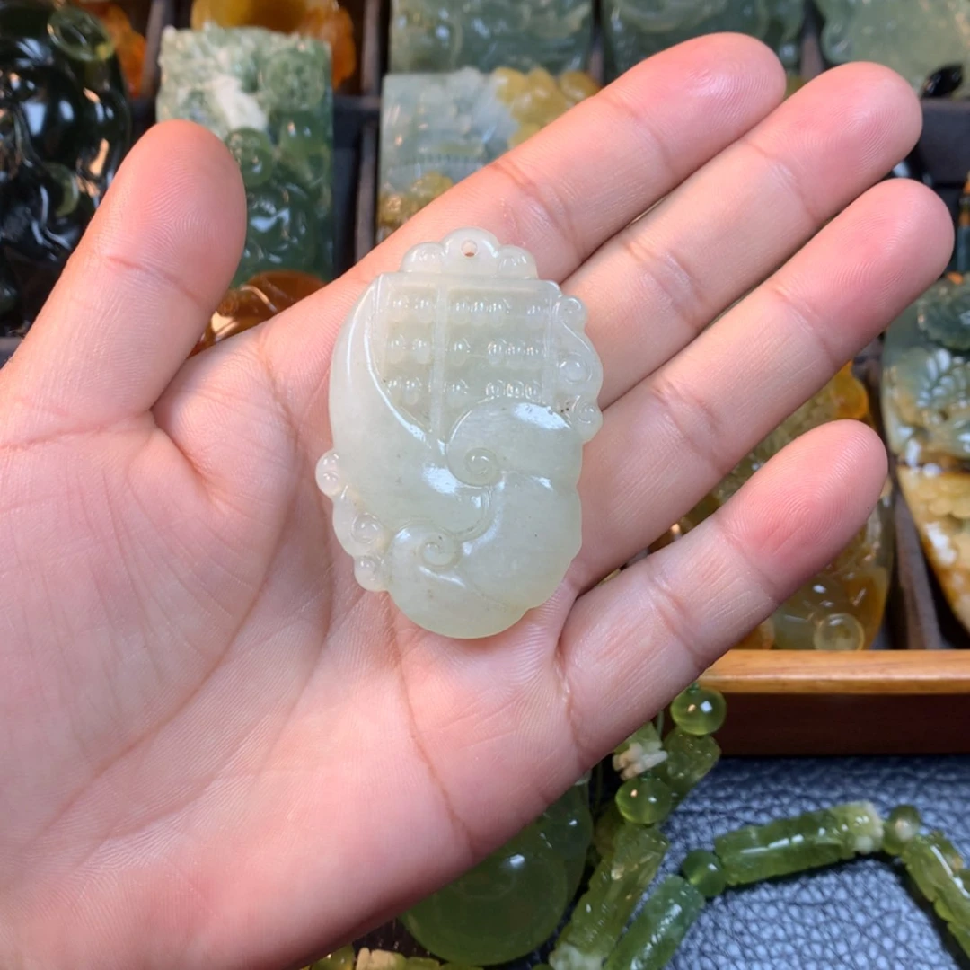 【闪购商品】蛇纹石玉未镶嵌颈饰