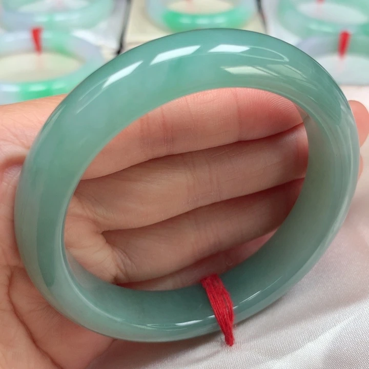 翡翠手镯未镶嵌冰满绿