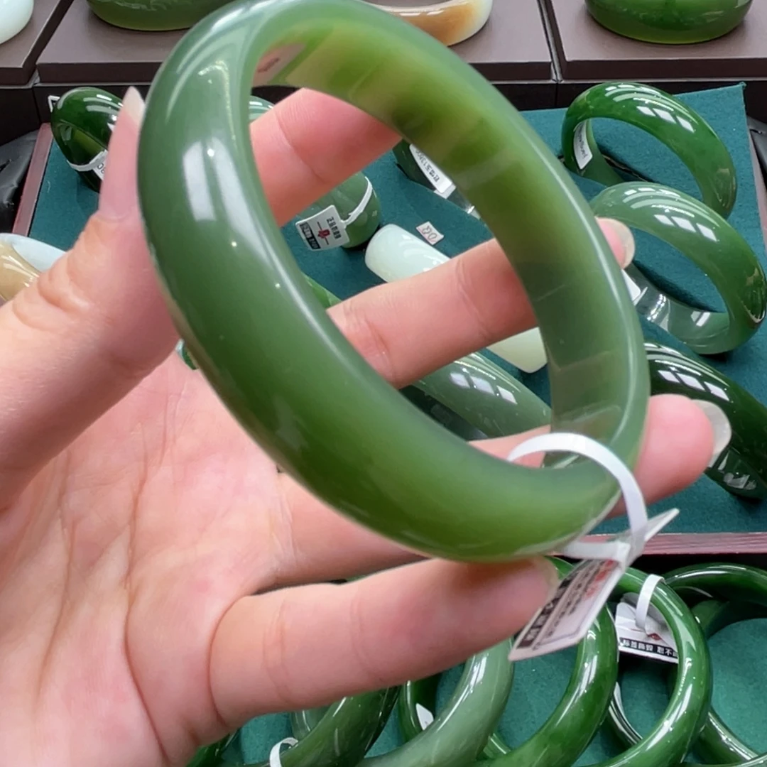 未镶嵌手镯和田玉（碧玉）