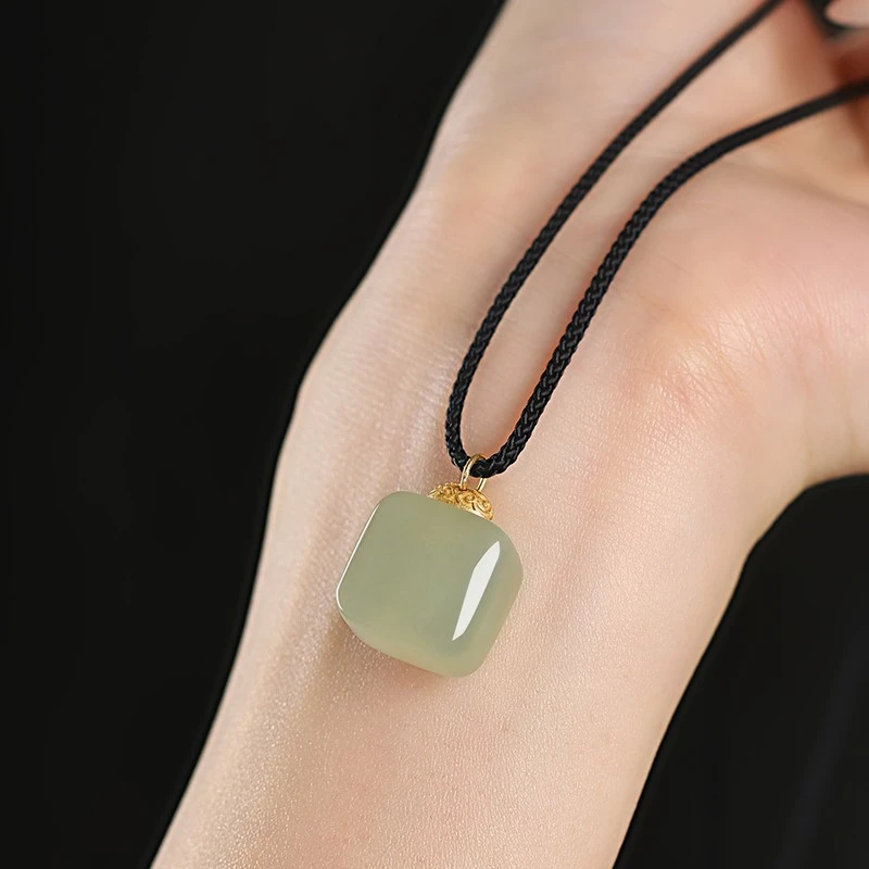 保真和田玉平安无事牌吊坠高级玉石项链男女玉坠无字吊牌方糖方块