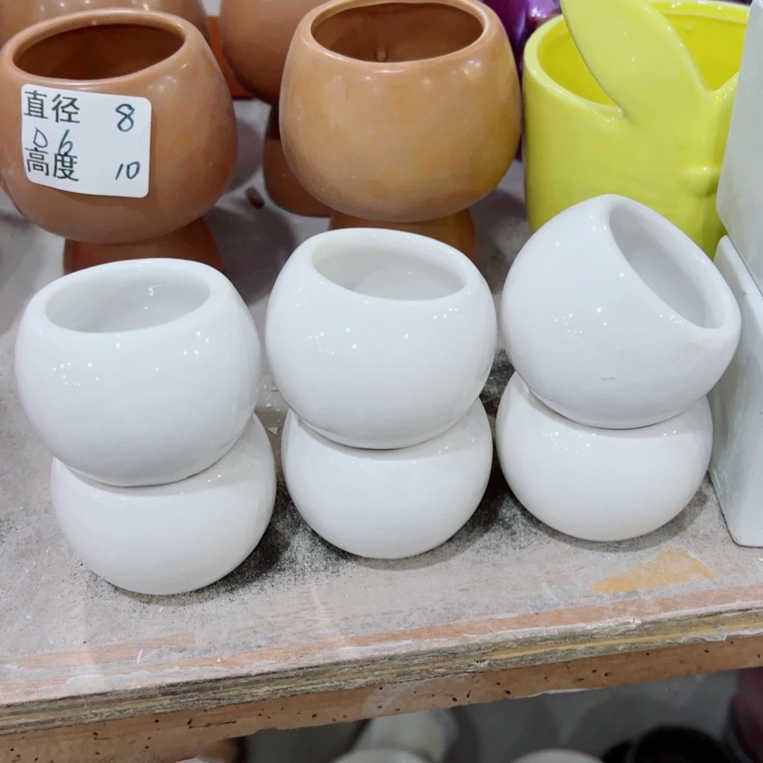 有孔，陶瓷花盆满10米包邮发货。