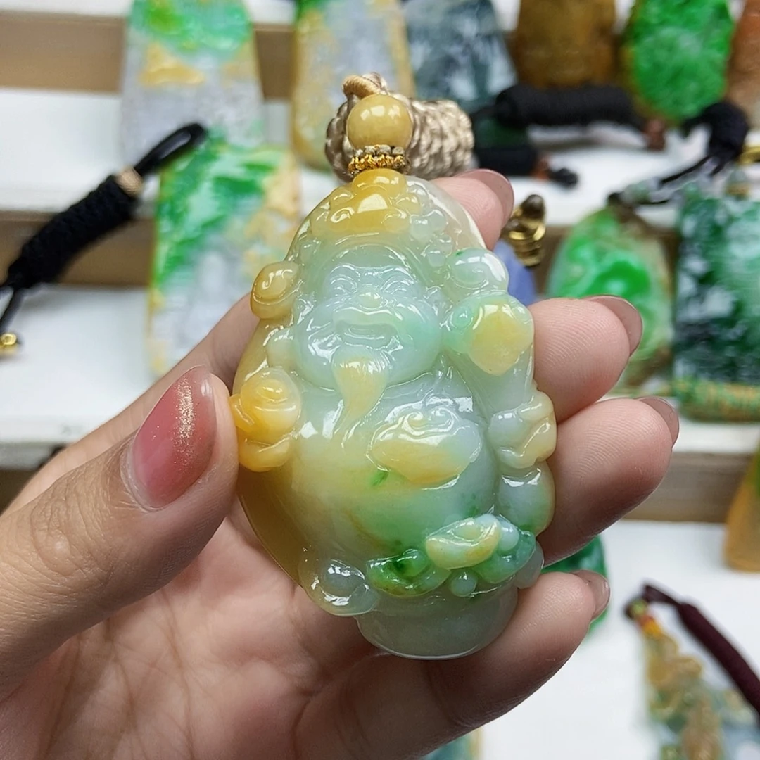 自***在颈饰未镶嵌翡翠天然翡翠Ａ货