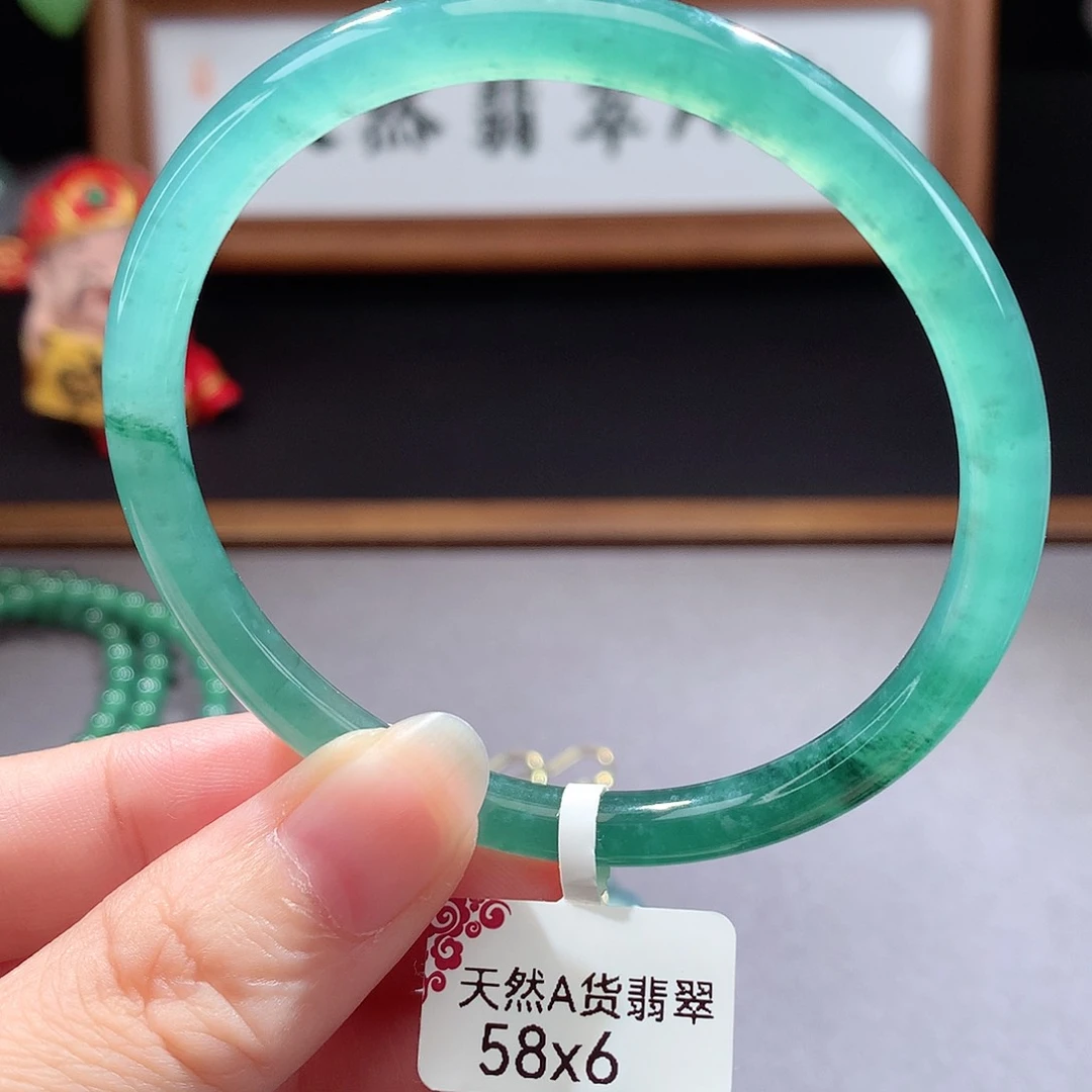 未镶嵌手镯（圆镯）翡翠
