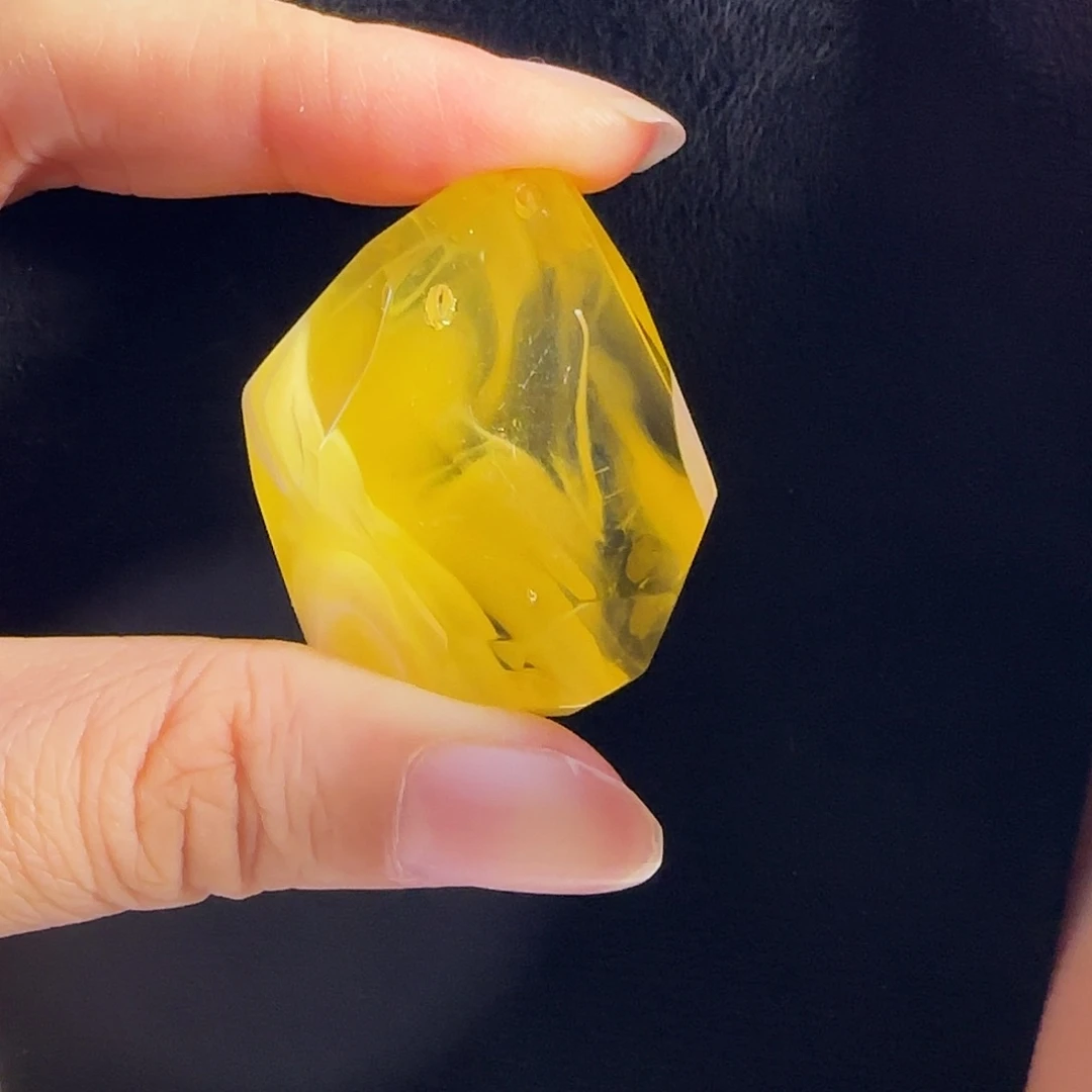 蜜蜡未镶嵌颈饰金瓷白拉丝随型吊坠