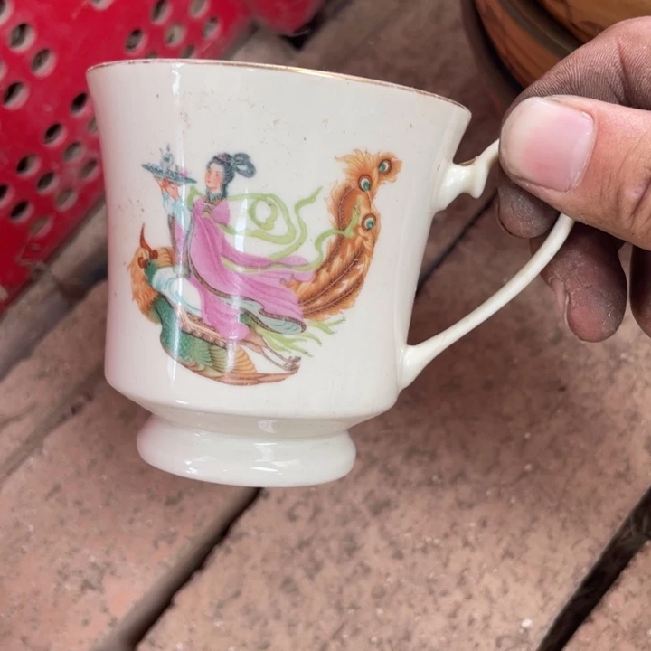 摆件火*?盘子碗都有摆件