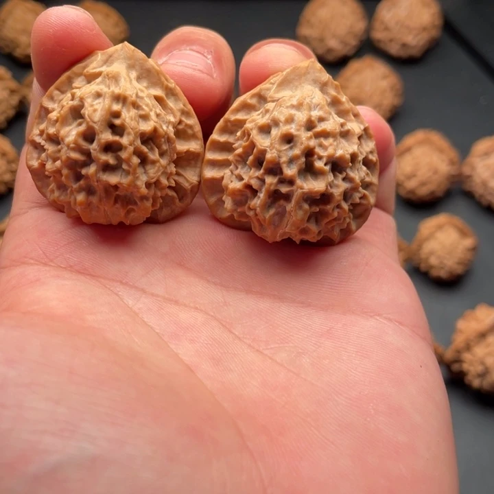 文玩核桃吊坠3*1珊瑚塔