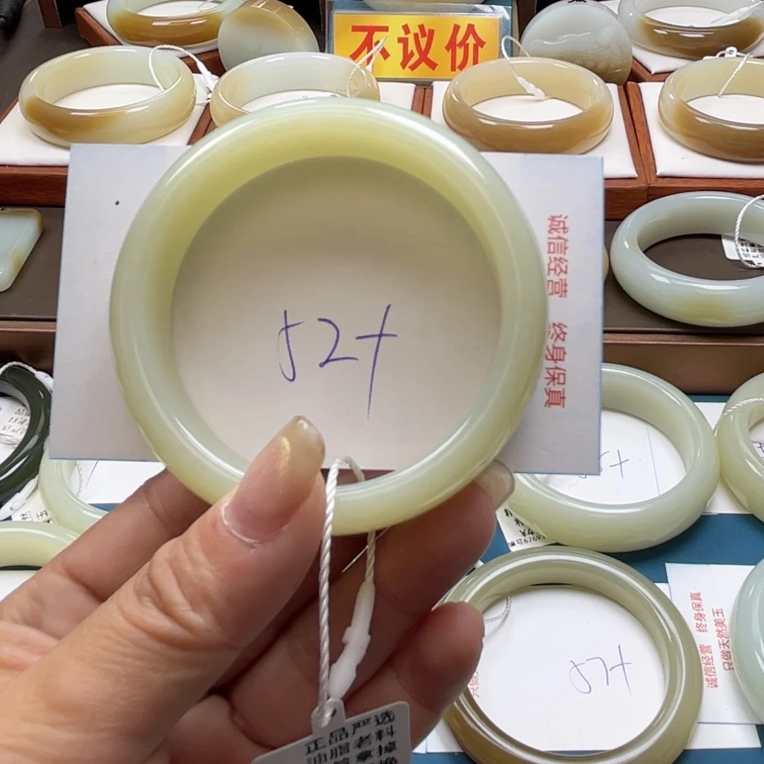 未镶嵌手镯和田玉暖****r