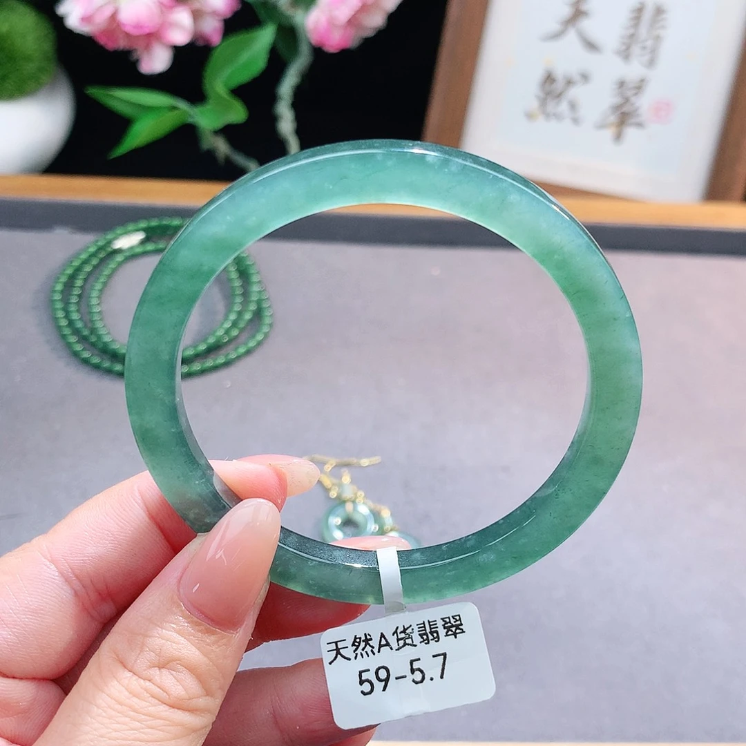 未镶嵌手镯（圆镯）翡翠