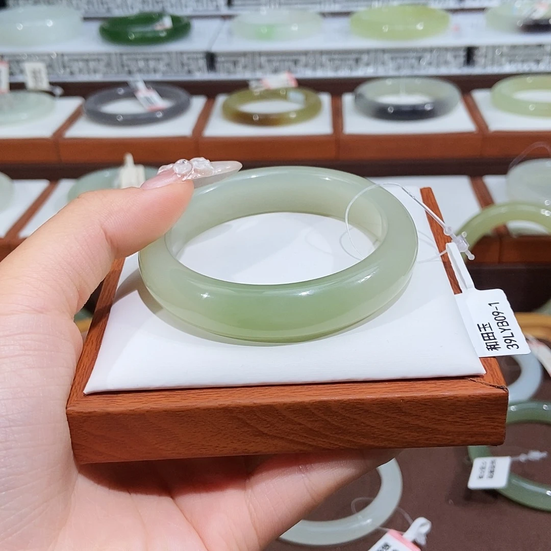未镶嵌手镯和田玉楠