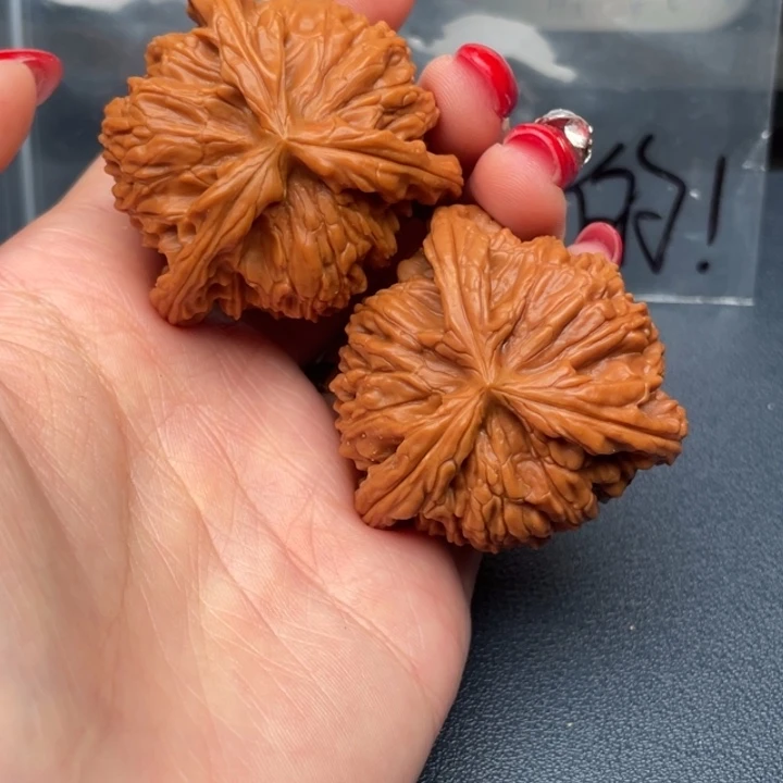 北***田文玩核桃吊坠白狮子