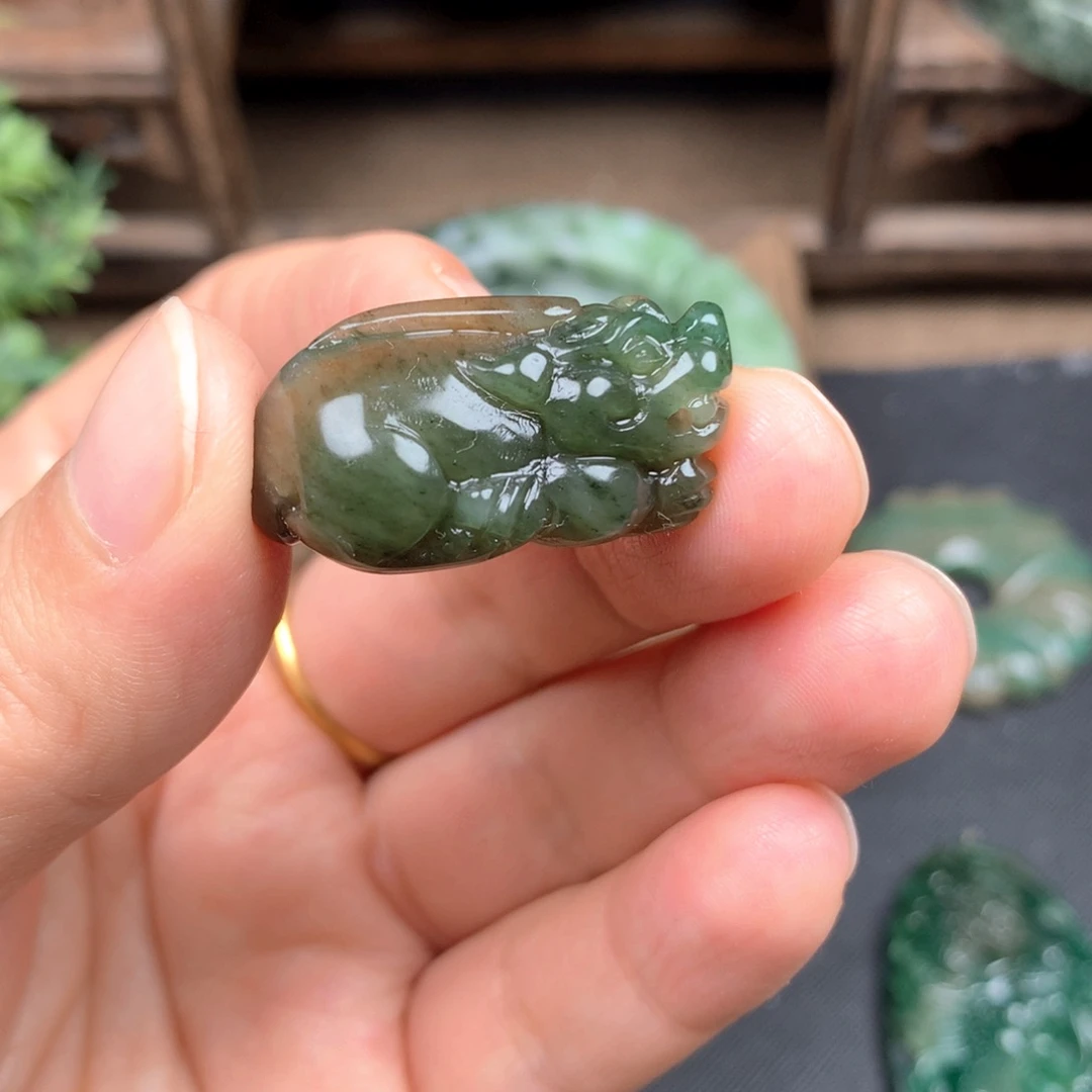 独山玉未镶嵌颈饰