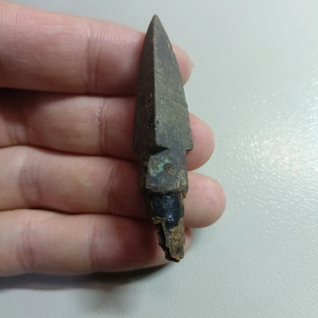 青铜箭镞，保存完整