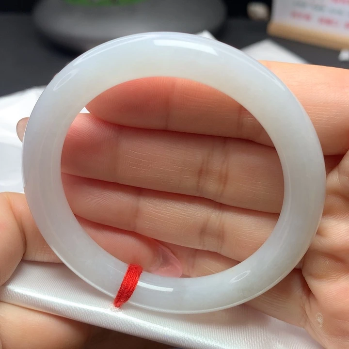 翡翠手镯（圆镯）未镶嵌53535454