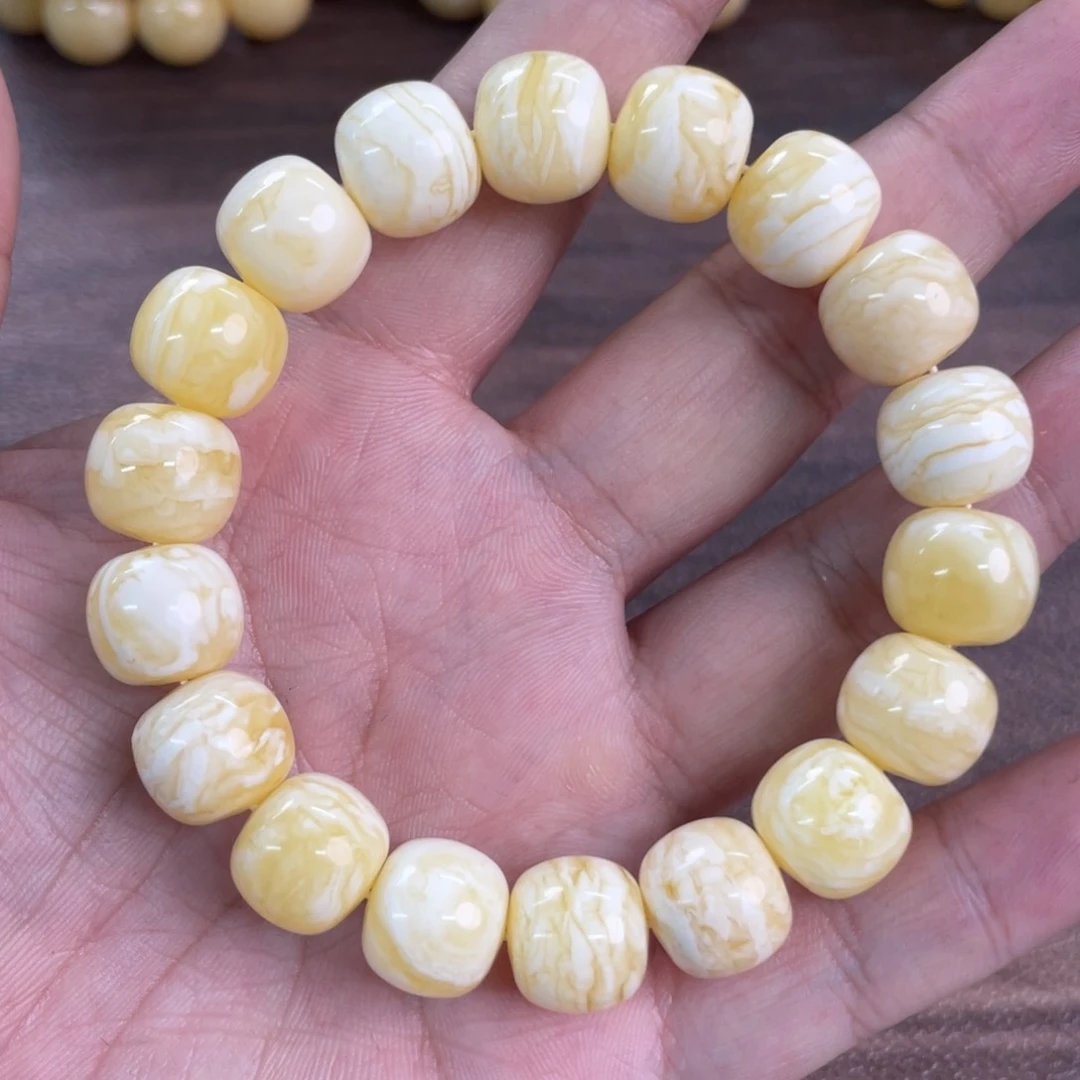 未镶嵌琥珀裸石0250000000