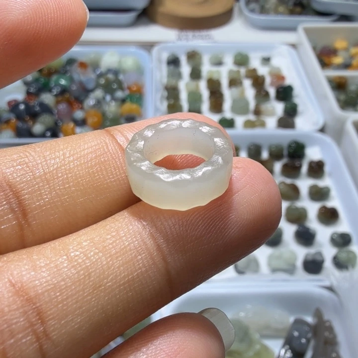 和田玉未镶嵌珠宝奇石