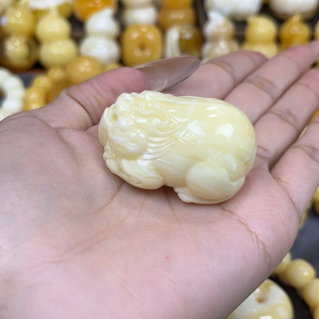 手串琥珀未镶嵌……