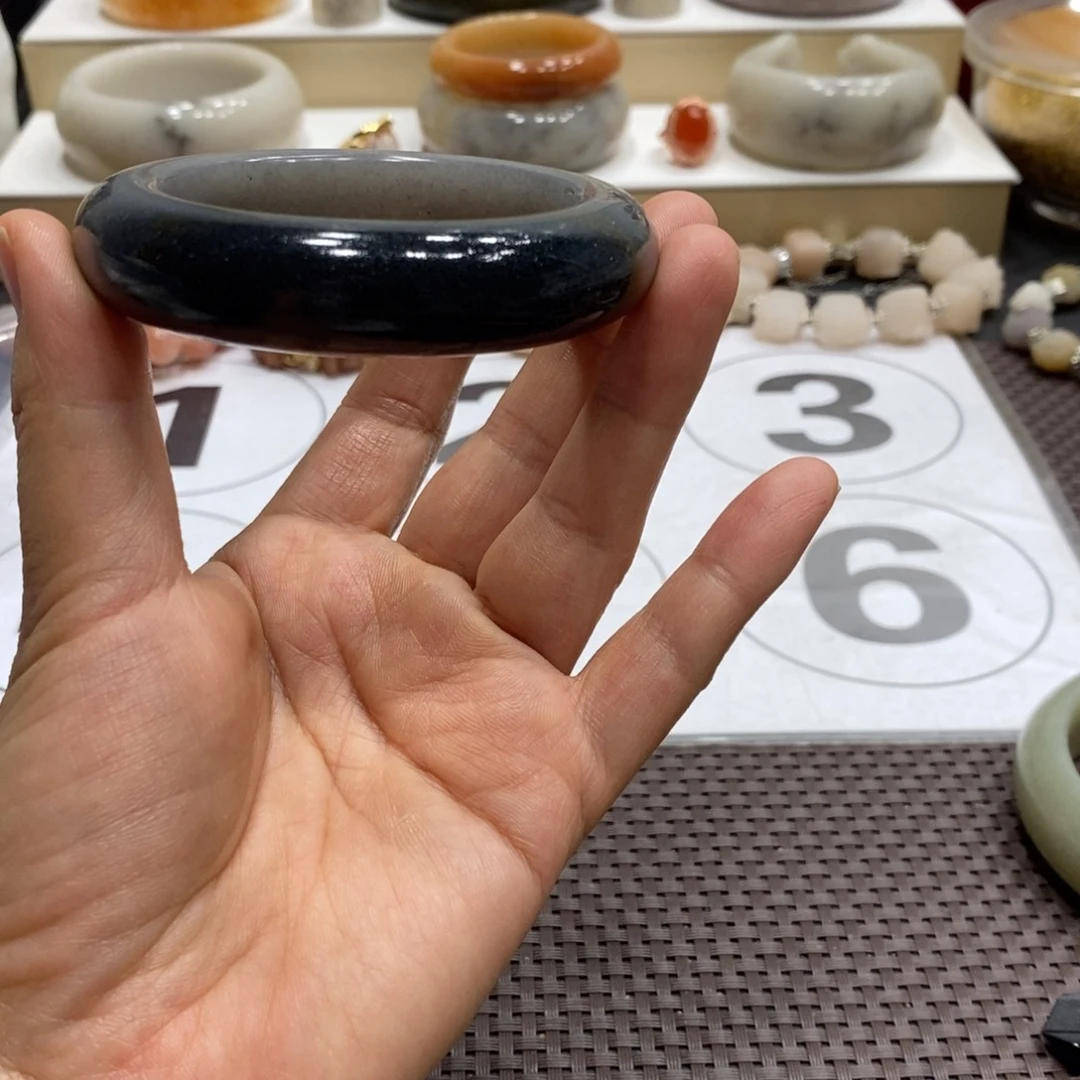 寒***酌石英质玉未镶嵌手镯