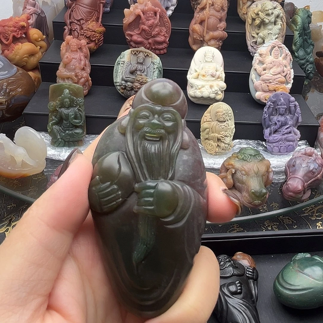 颈饰未镶嵌石英质玉
