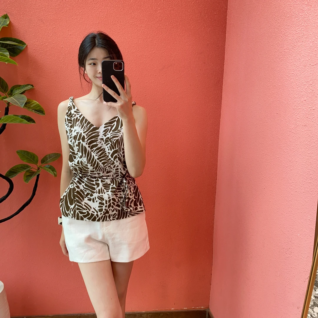 （默茗服装）麻花肩带时尚上衣