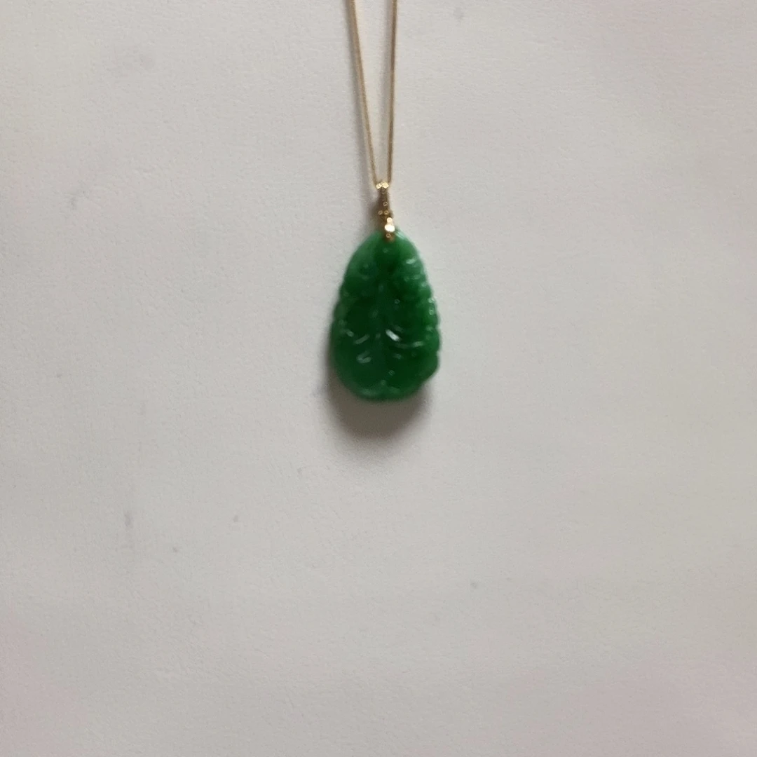 翡翠18K金镶嵌颈饰简单