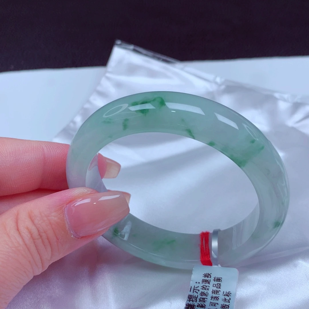 翡翠手镯未镶嵌手镯