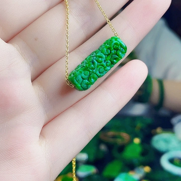 颈饰未镶嵌翡翠多样性