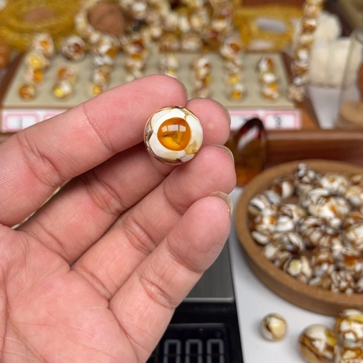 琥珀裸石未镶嵌讔*塵60号