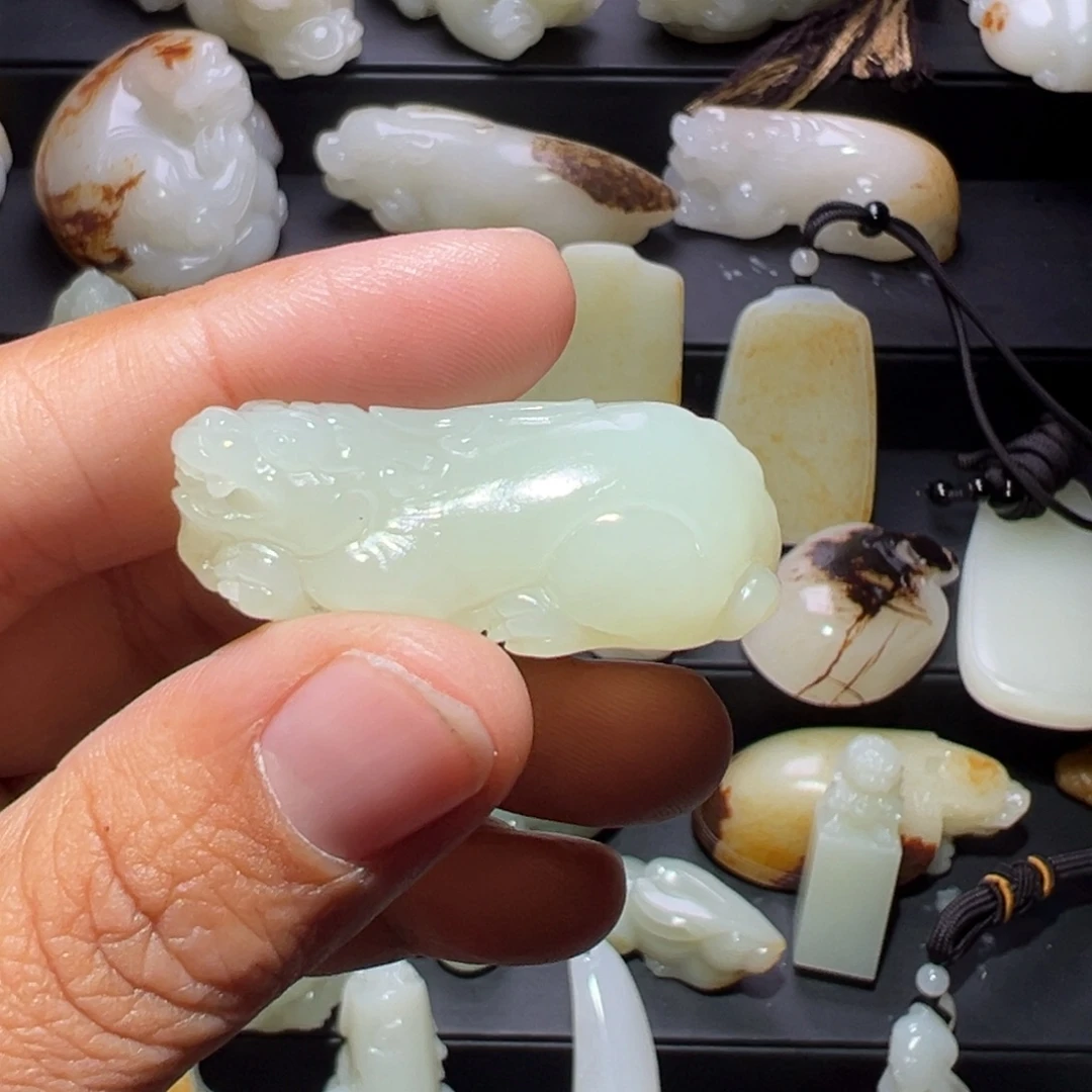 和田玉未镶嵌颈饰