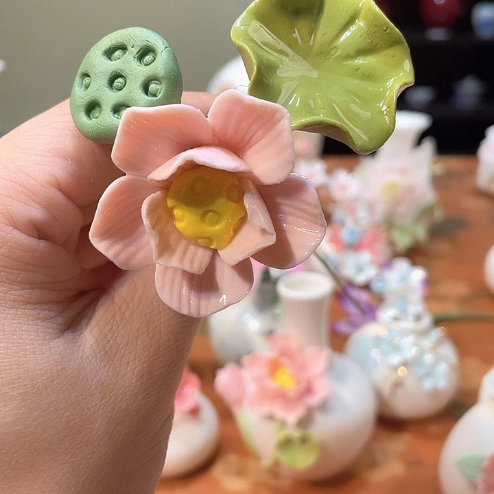 手工陶瓷精致摆件