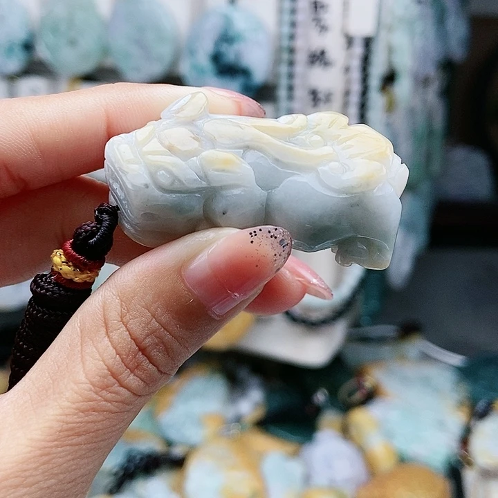 颈饰足铂镶嵌翡翠翡翠
