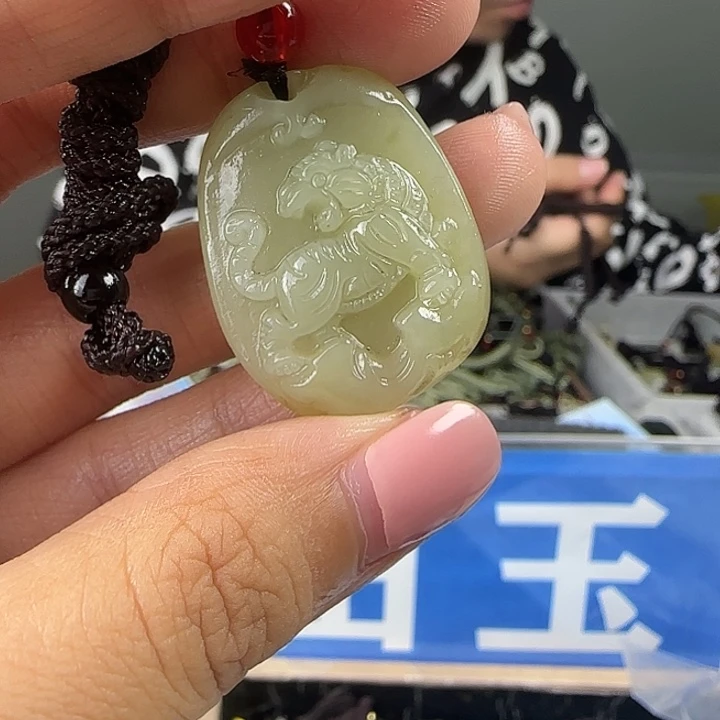 颈饰未镶嵌和田玉