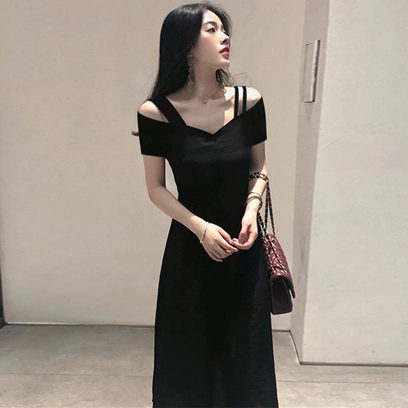 2025赫本风新款复古流行赫本风小黑裙收腰修身显瘦通勤吊带连衣裙