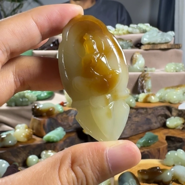 颈饰未镶嵌和田玉（糖玉）