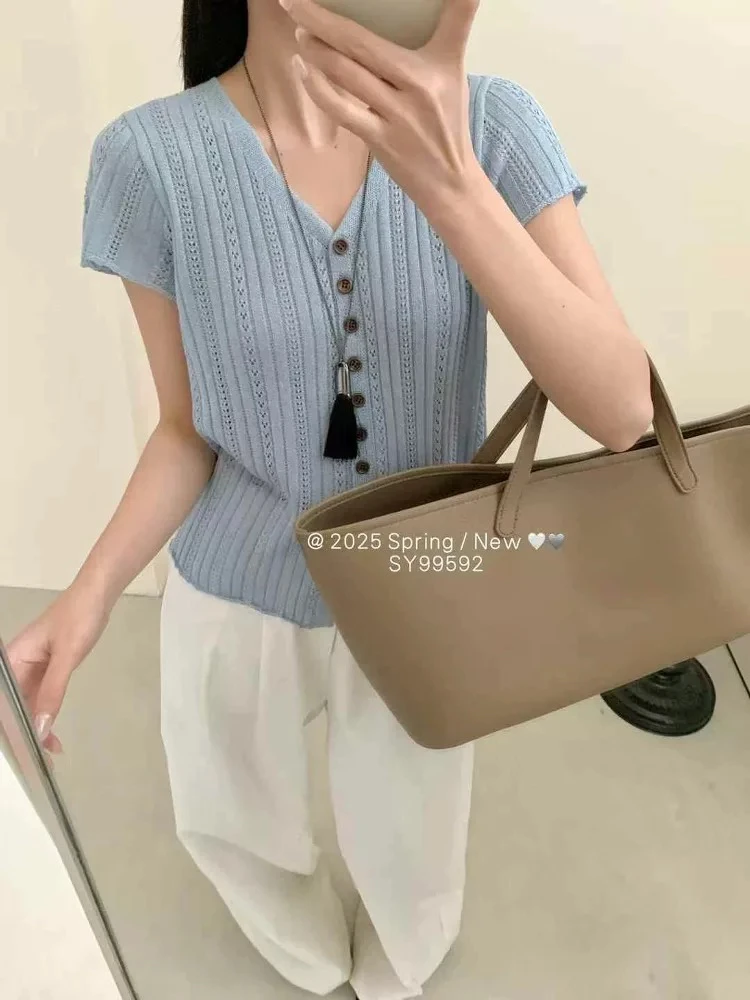 新款洋气时尚甜美V领单排扣短袖针织衫女百搭显瘦减龄上衣女短袖