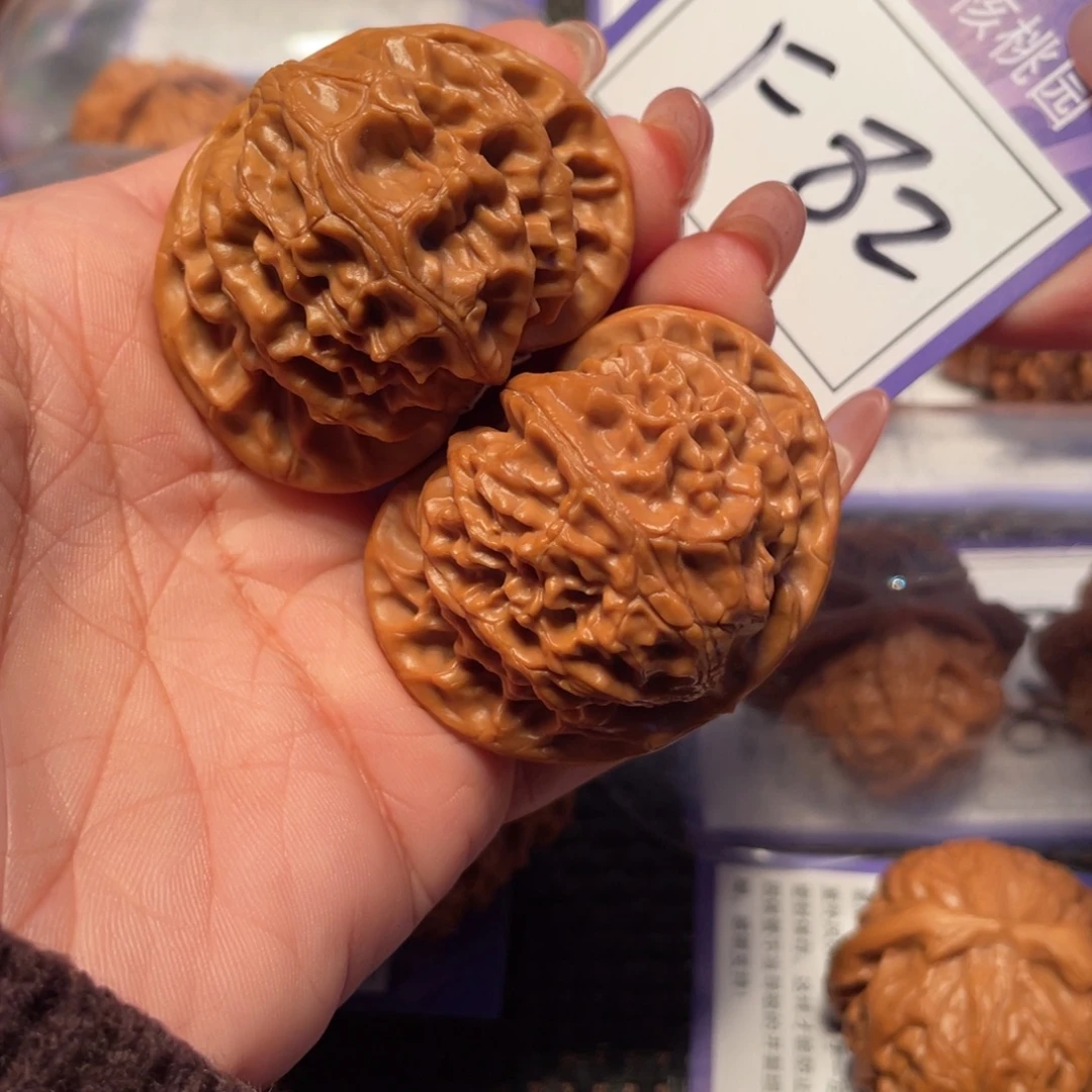 文玩核桃把件82号灯45