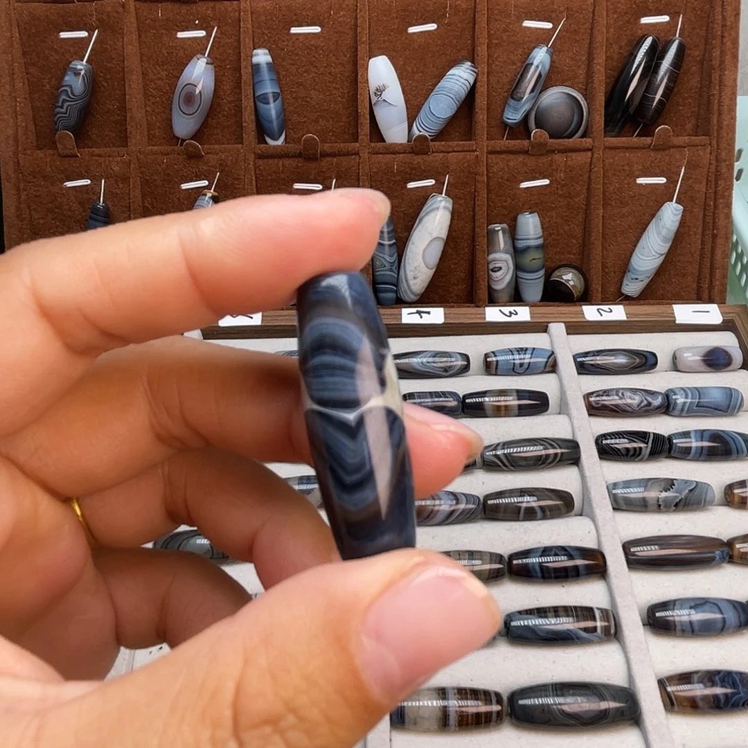 小***美玛瑙/玉髓未镶嵌颈饰