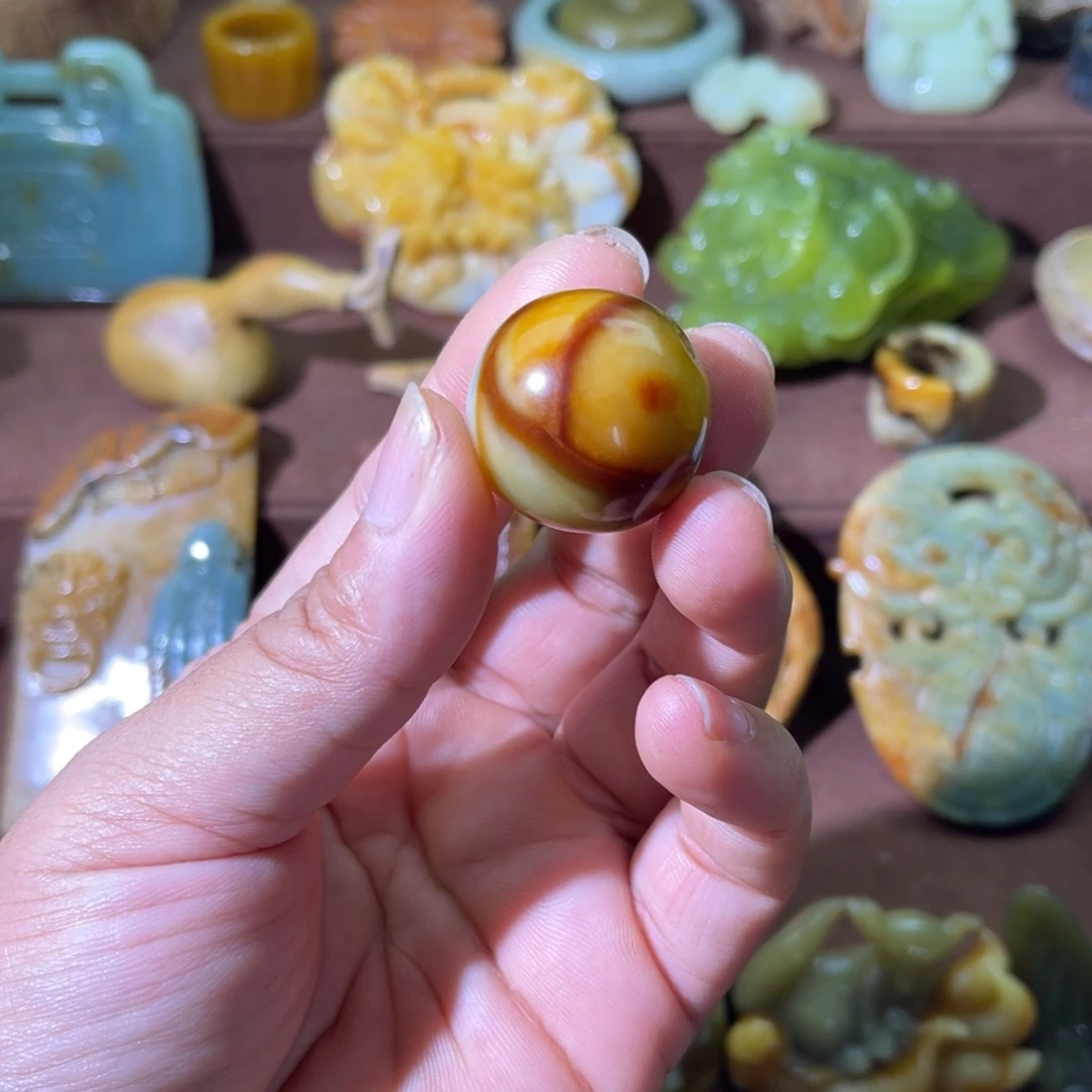 嘻***哈未镶嵌蛇纹石玉颈饰