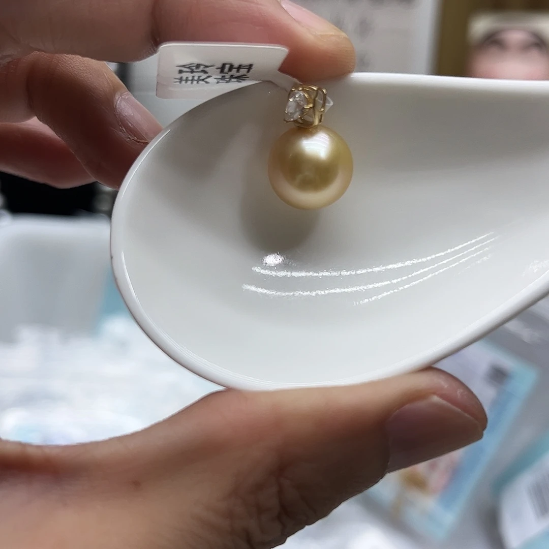 颈饰18K金镶嵌海水珍珠